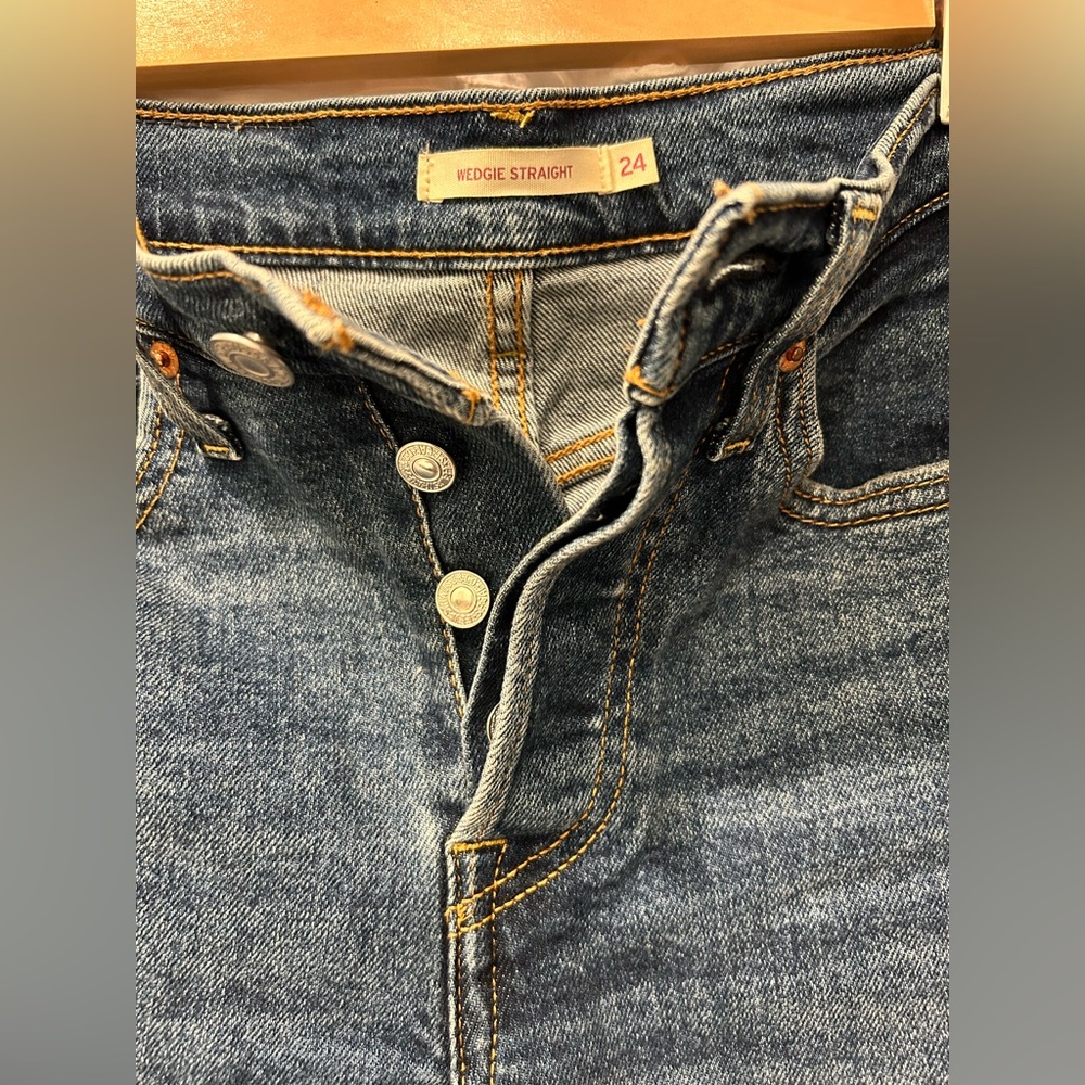 Levi’s Wedgie Straight Jeans - Picture 3 of 3